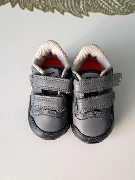 Adidasy Nike 18.5