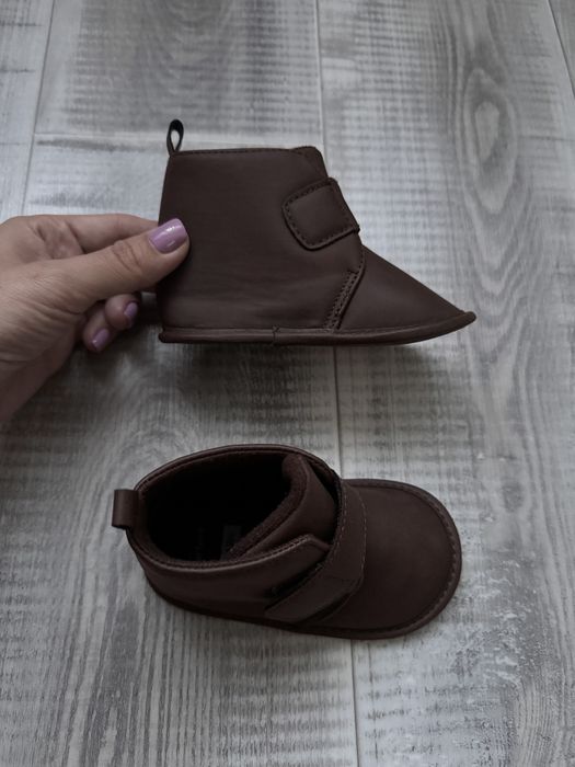 Carters пінетки 9-12.