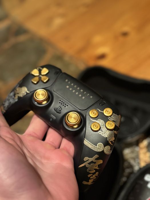 Лімітовані геймпади Dualsense  + кейси