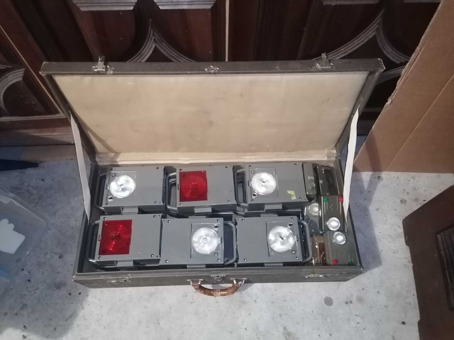 lanterna militar 25cm e lanterna de mão pequena 10cm suíças