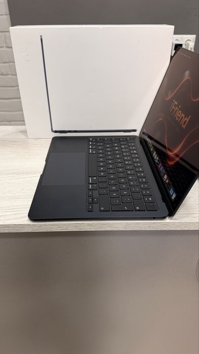 Macbook Air 13’ m2 8/256gb midnight