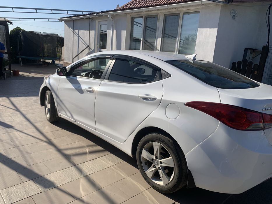 Hyundai Elantra 2013 року