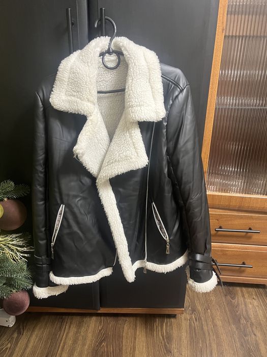 Жіноча куртка з овчиною