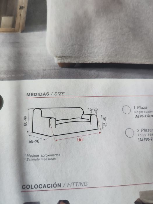Capas protetoras de sofás de 2 e 3 lugares. Cor pérola.