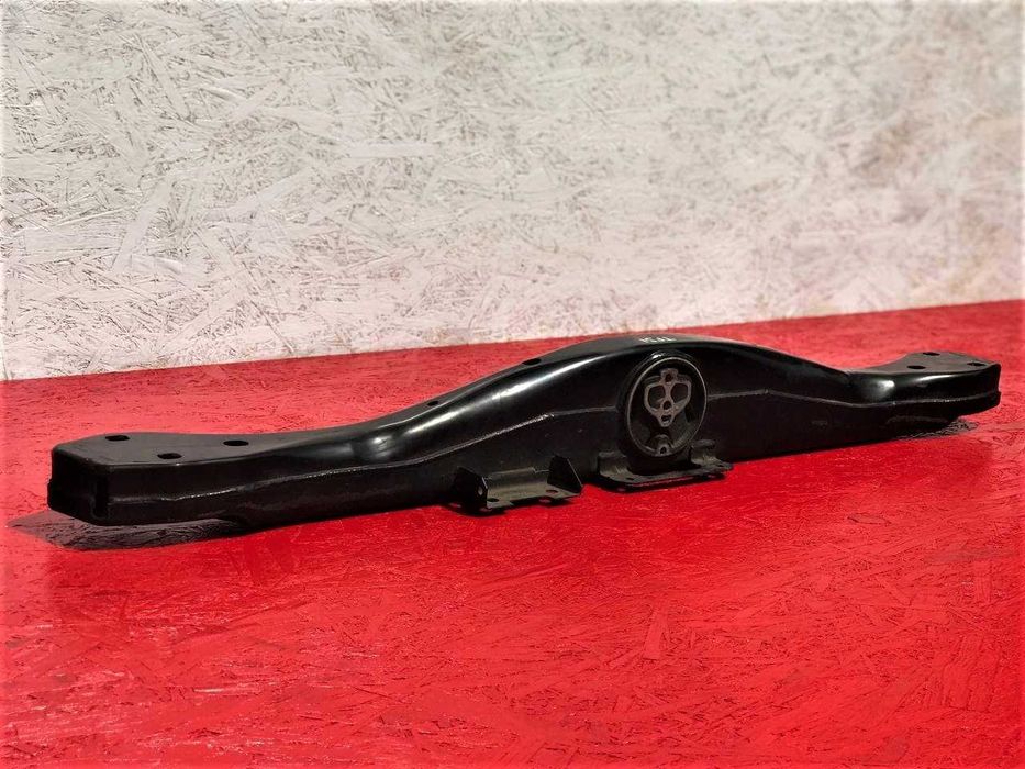 Балка Траверса КПП Audi Q7 Кронштейн Опора АКПП Vw Touareg 7P0399225A