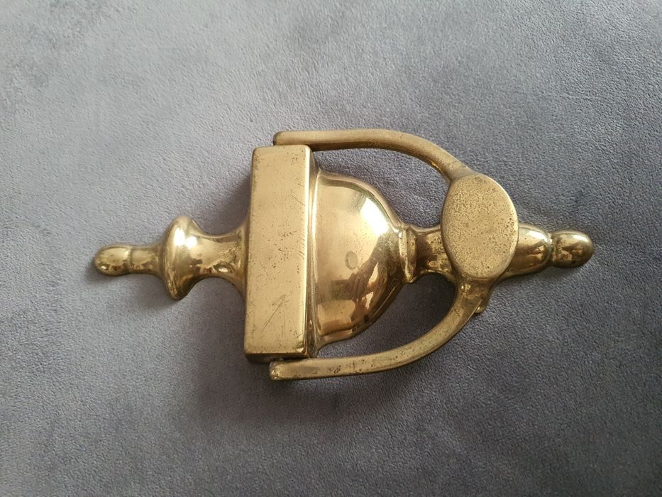 Stara, duża kołatka do drzwi