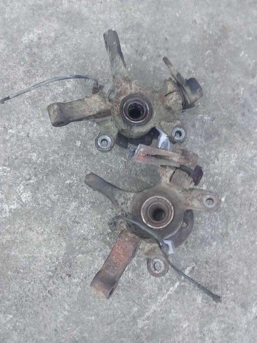 Кулак поворотний лівий Mercedes Vito W638