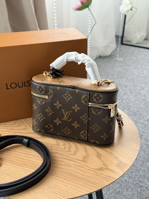 Сумка Louis Vuitton Vanity Monogram Canvas
