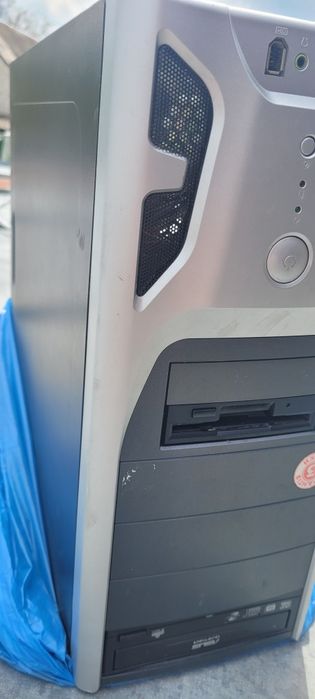 Системний блок в робочому стані, з якісними деталями