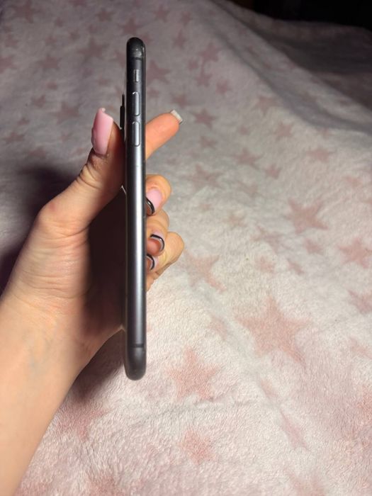 Продам Айфон 11 64 память