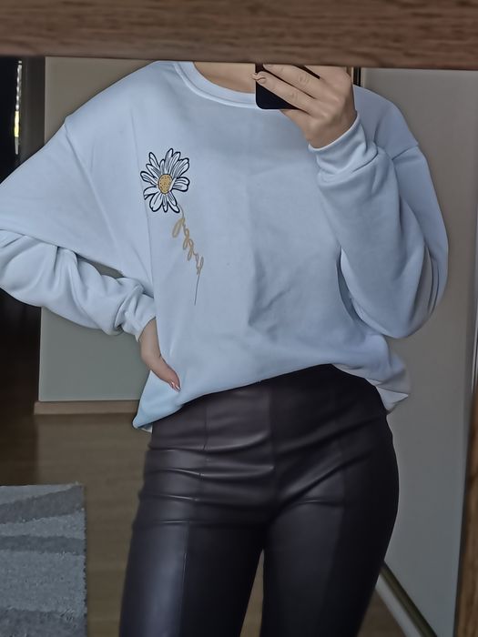 Bluza z nadrukiem kwiatka