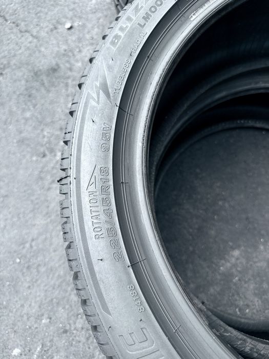 225 45 18 Bridgestone LM005 85% 2024 Шини Зима