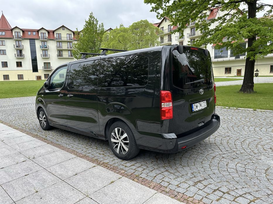 Wynajem Toyota ProAce  Wersja VIP 8-osobowa Extra Long
