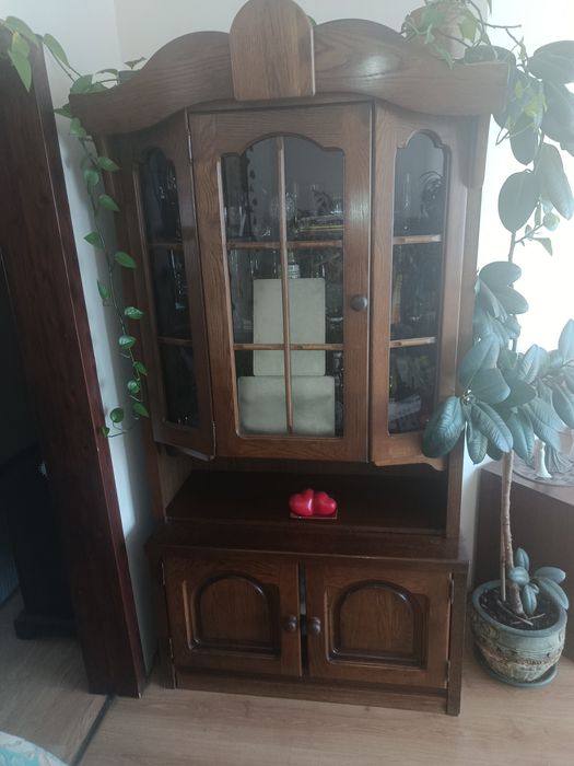 Mebel do salonu .Witryna debowa