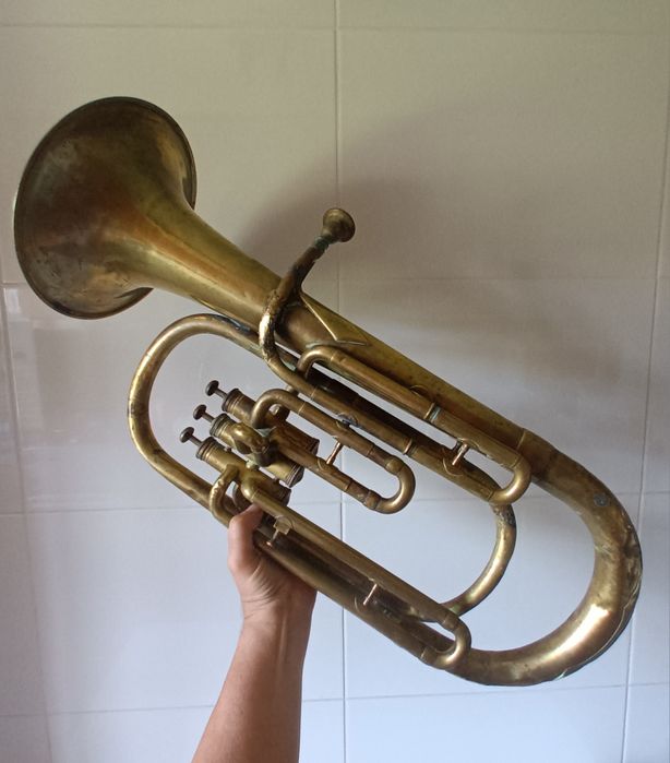 Tuba antiga Couesnon Paris 60cm comprimento