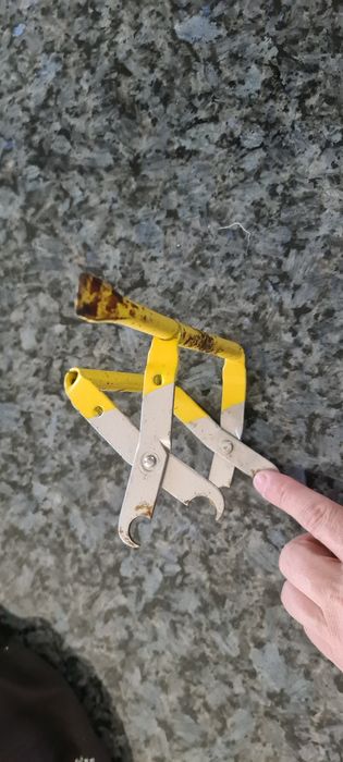 Levanta quadros para apicultura.