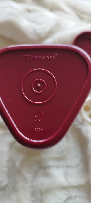 Caixa/recipiente para preservar queijo ralado/especiarias-TUPPERWARE
