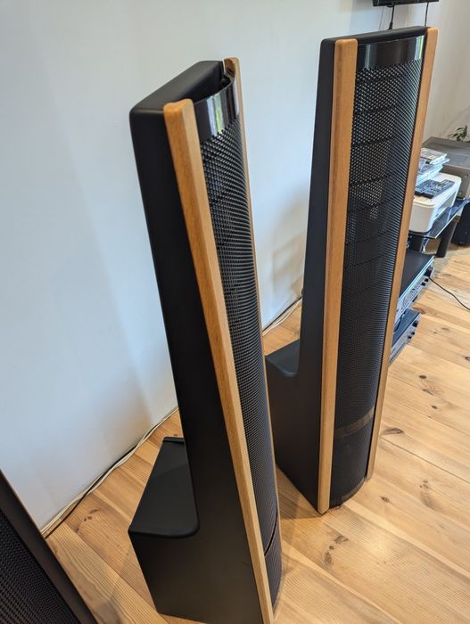 Электростатические напольные колонки Martin Logan Aerius: