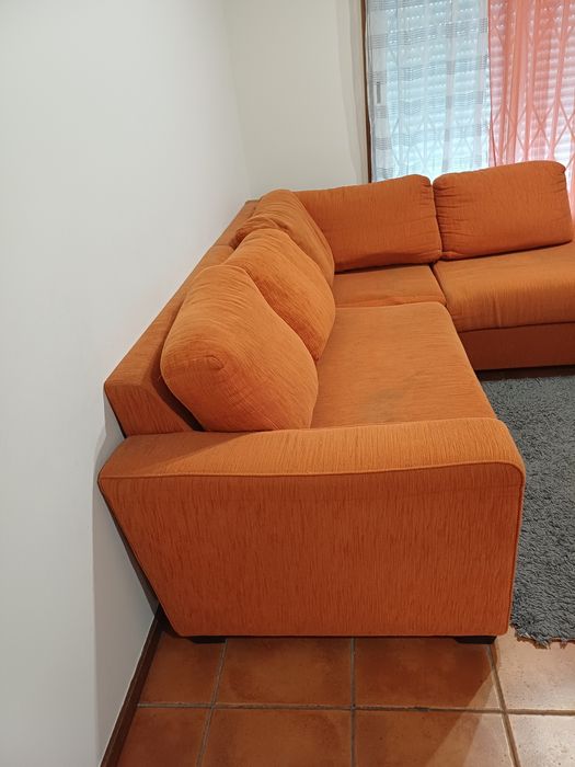 Vendo sofá em razoável estado