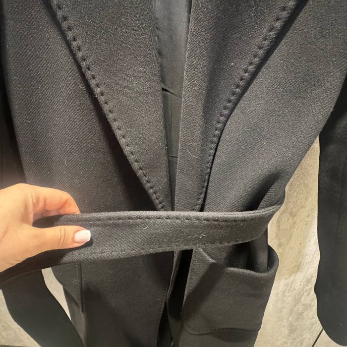 Пальто чёрного цвета  Zara