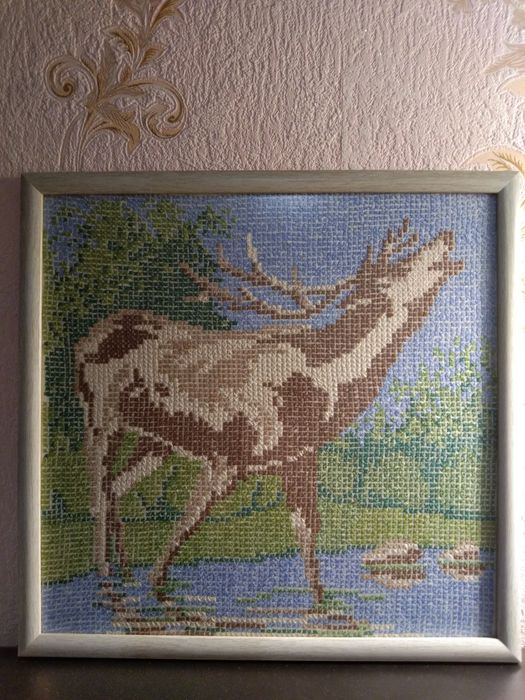 Інтер'єрна вишивана картина-гобелен   "Олень"