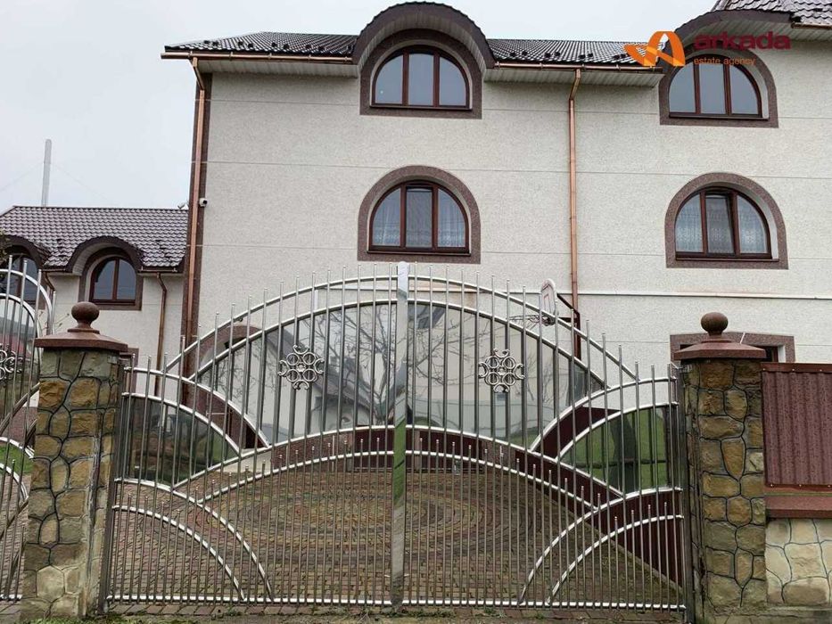 Продаж будинку з неймовірним краєвидом + комерція