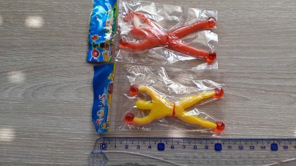 Brinquedo anos 90 boneco que desce a parede