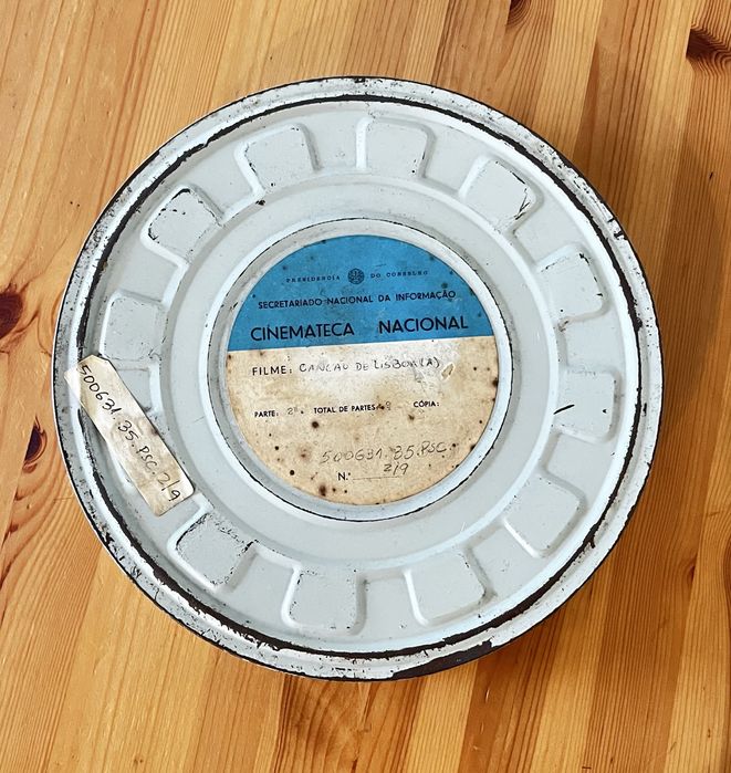 Lata de cinema antiga