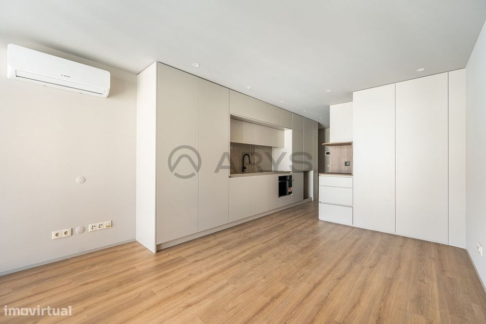Apartamento T0 Novo em condomínio fechado com Varanda