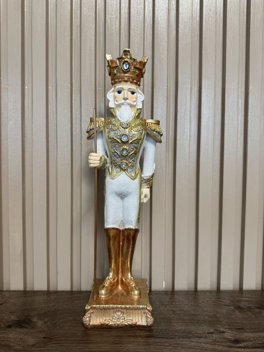 Керамічна фігурка в образі Лускунчика