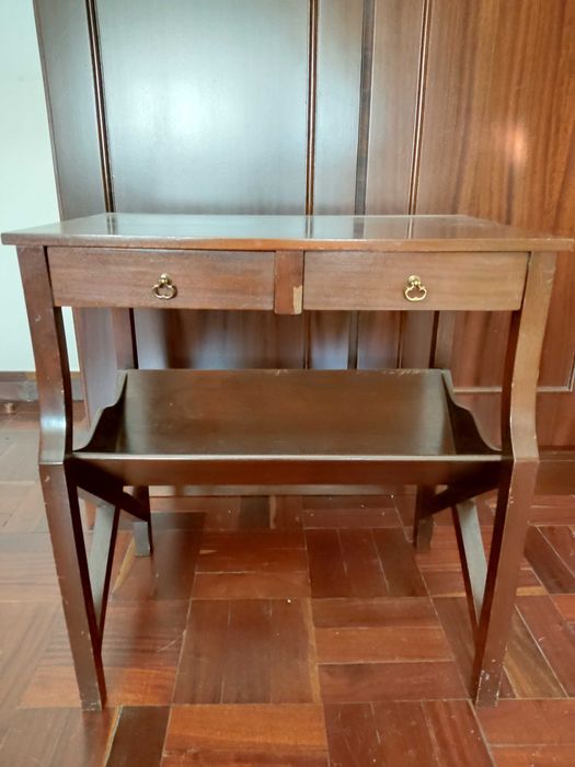 Mesa consola estilo Costureira em madeira