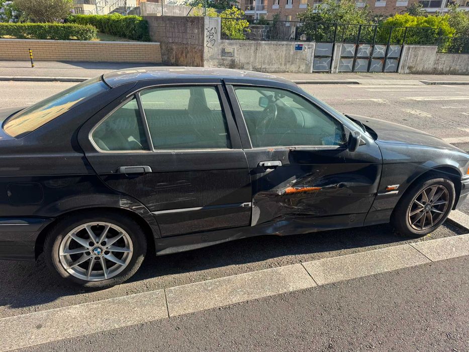 BMW 318i E36 (1996) – Funcional / Para Reparar ou Peças