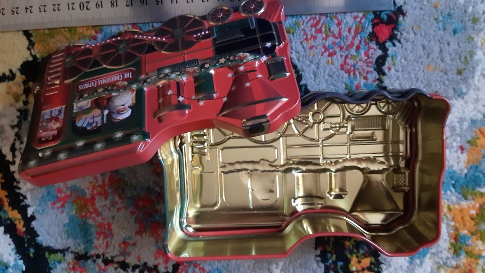 Металева коробка-потяг