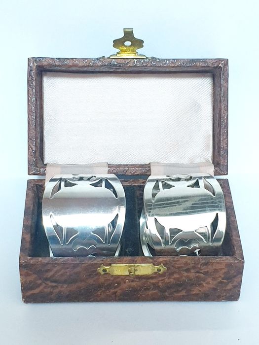 Pair of beautiful vintage napkin rings with high-quality silver plating