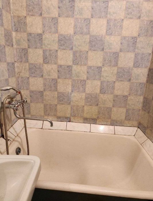 Продам 1- кімнатну квартиру  31 кв.м. по вул. Здолбунівська,1