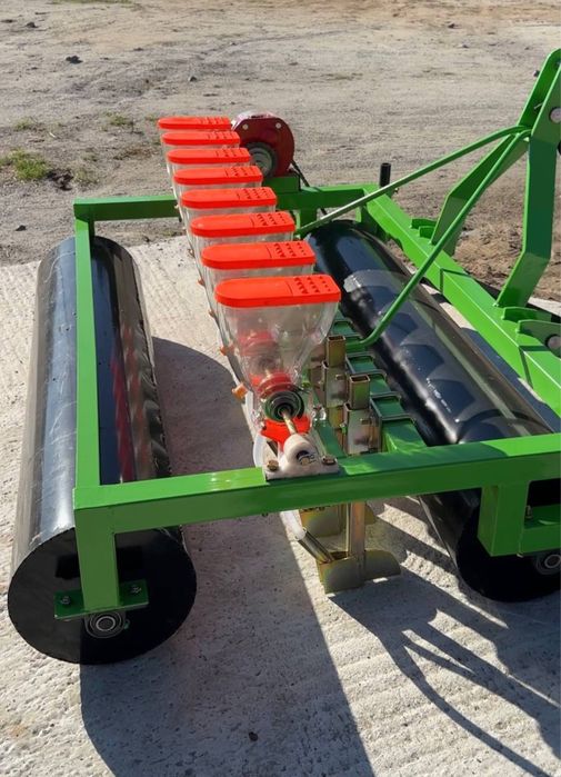 Овочева сівалка до мінітрактора 8 рядків