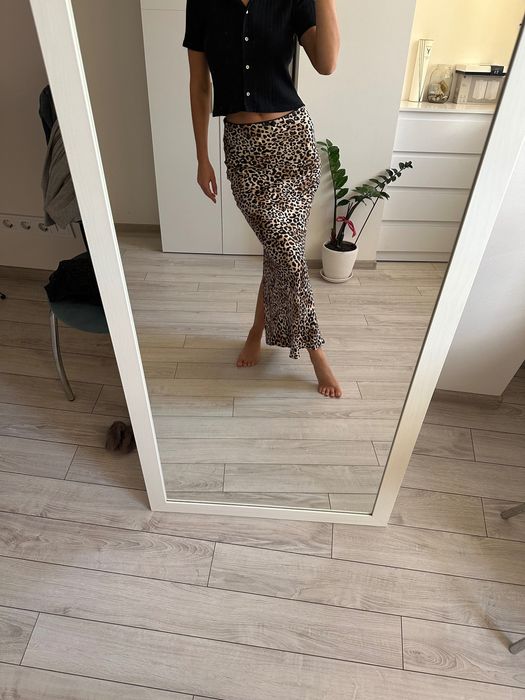 Сатинова спідниця міді в леопардовий принт