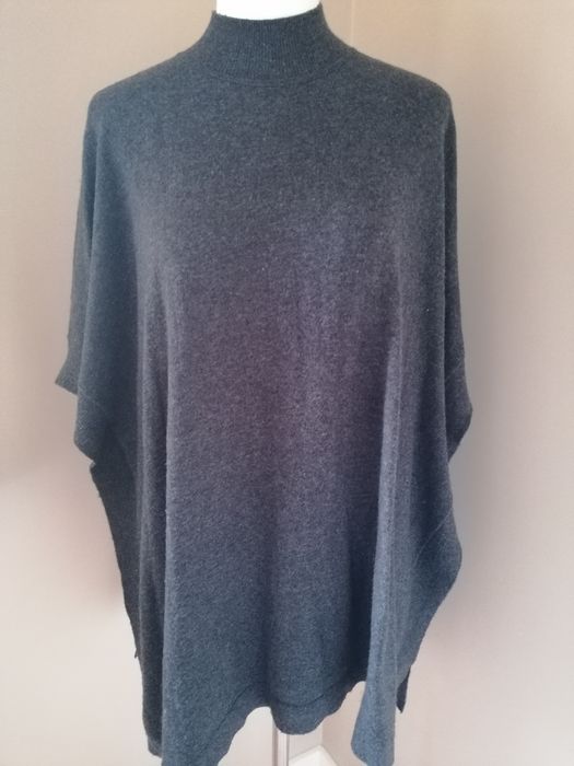 Sweter ponczo Gina Tricot