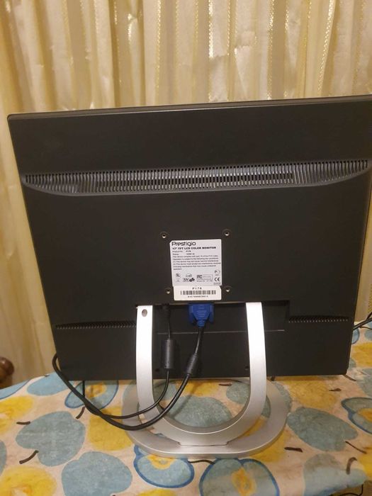 Монитор 17" со встроенным звуком