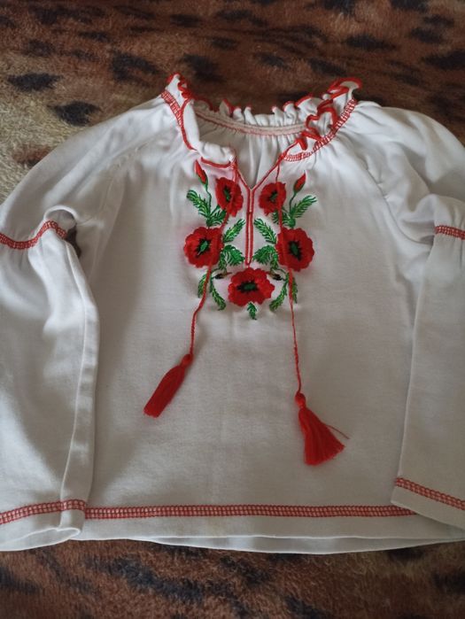 Продам вишиванку на 3-4 годика