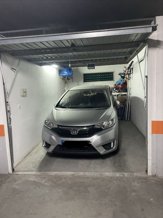 Arrendo garagem box Carnaxide