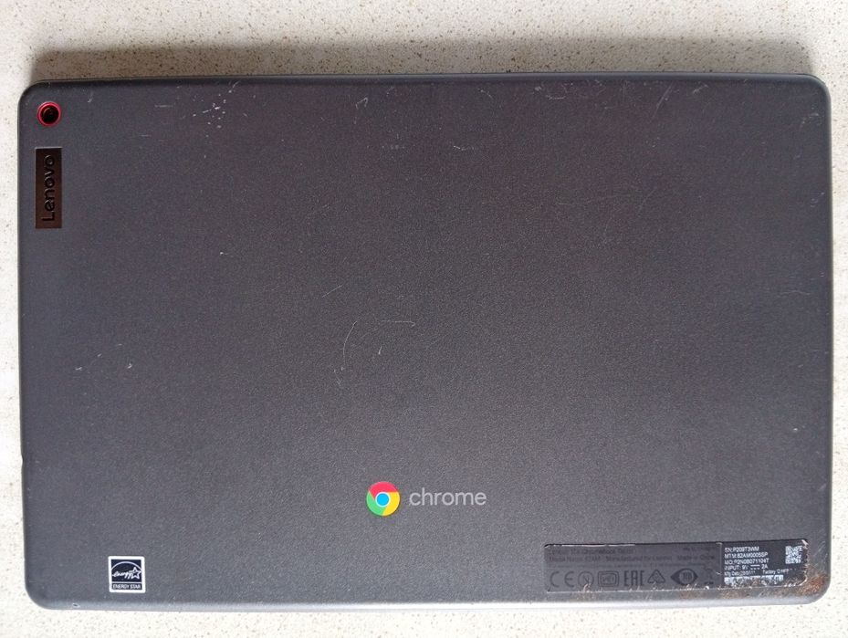 Продам планшет Леново, екран під плівкою досі.