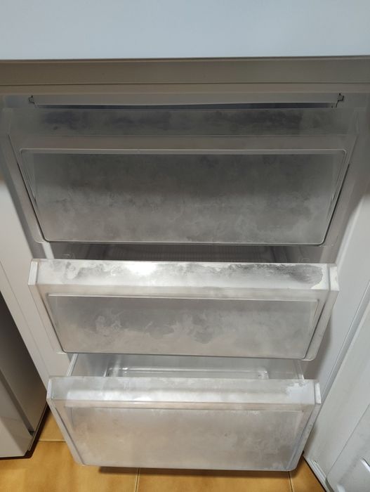 Frigorífico Combinado KUNFT (180 cm - 262 L - Branco) - Como Nova