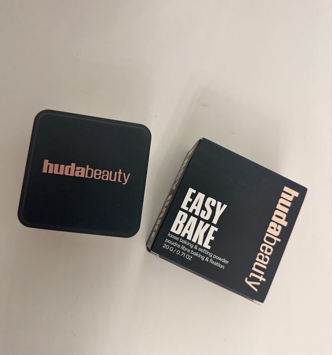 Nowy puder huda beauty odcień pound cake pelnowymiarowy 20 gram