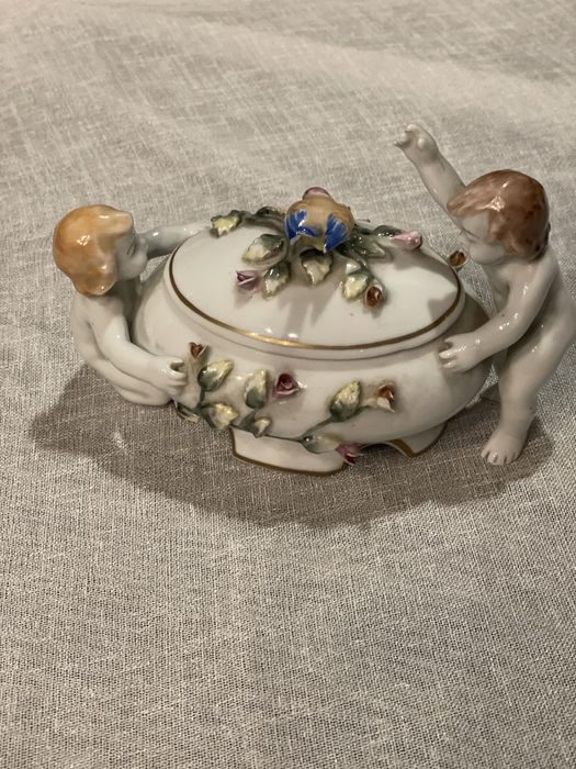 Caixa porcelana em otimo estado