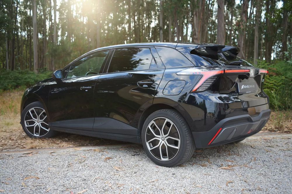 MG MG4 77 kWh Extended Range Luxury