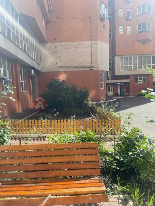 Продається 3-к квартира в самому центрі  Позняків