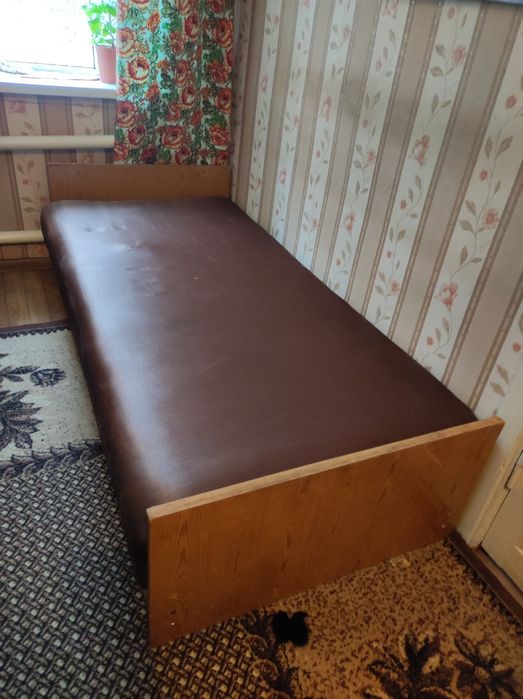 Продам ліжко односпальне