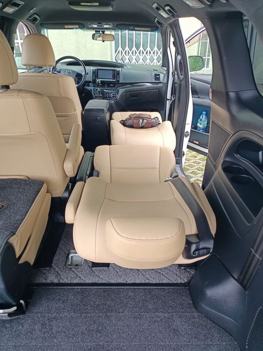 Toyota Estima Гібрид