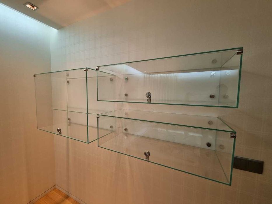 Caixas/Vitrines em Vidro Temperado com Fechadura